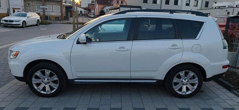 Gebraucht Mitsubishi Outlander Invite 147 PS (108 kW) 2012 Weiß SUV