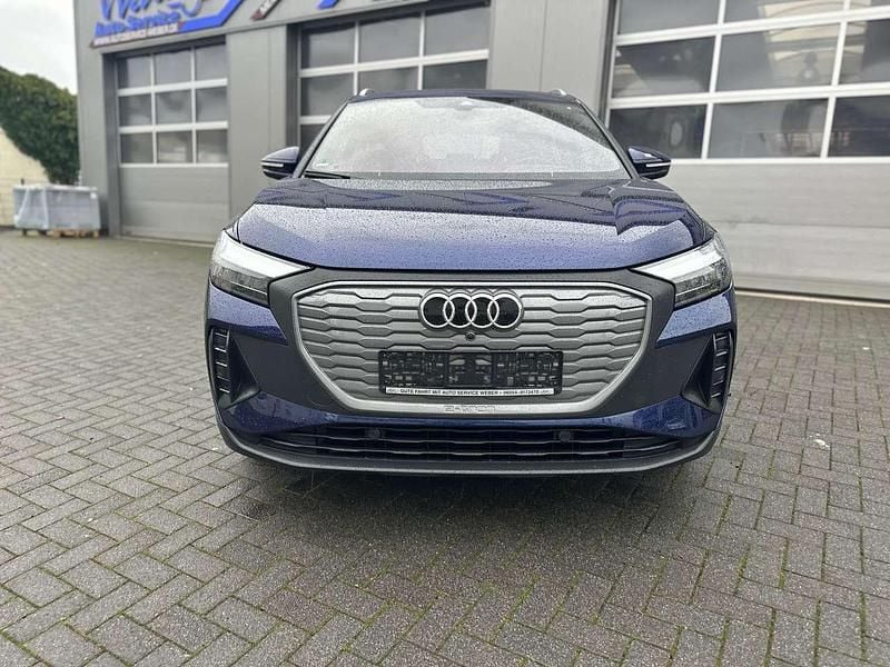 Gebraucht Audi Q4 e-tron Basis 150 kW (204 PS) 2023 Navarrablau SUV