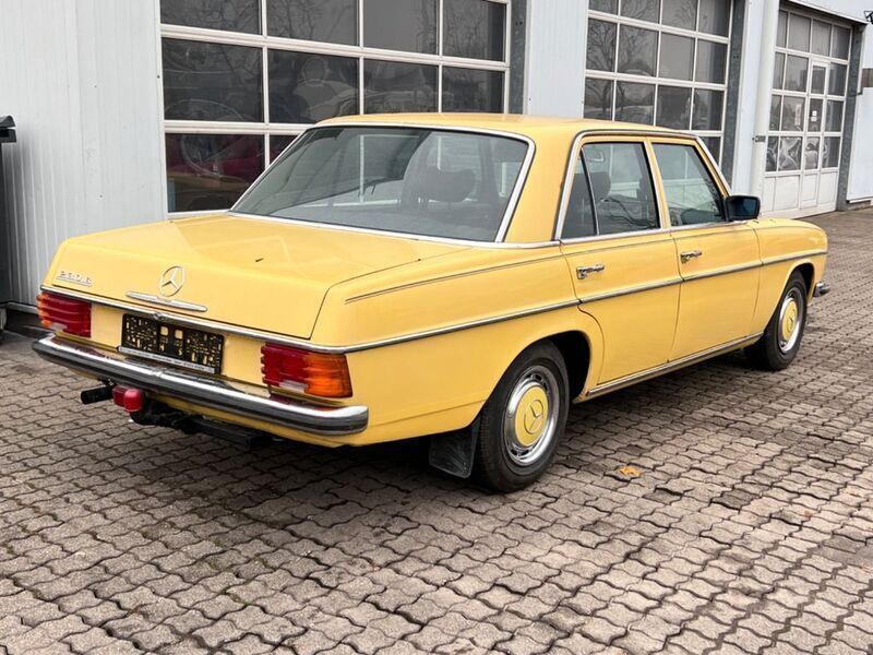 Gebraucht Mercedes 230 120 PS (88 kW) 1974 Gelb Limousine