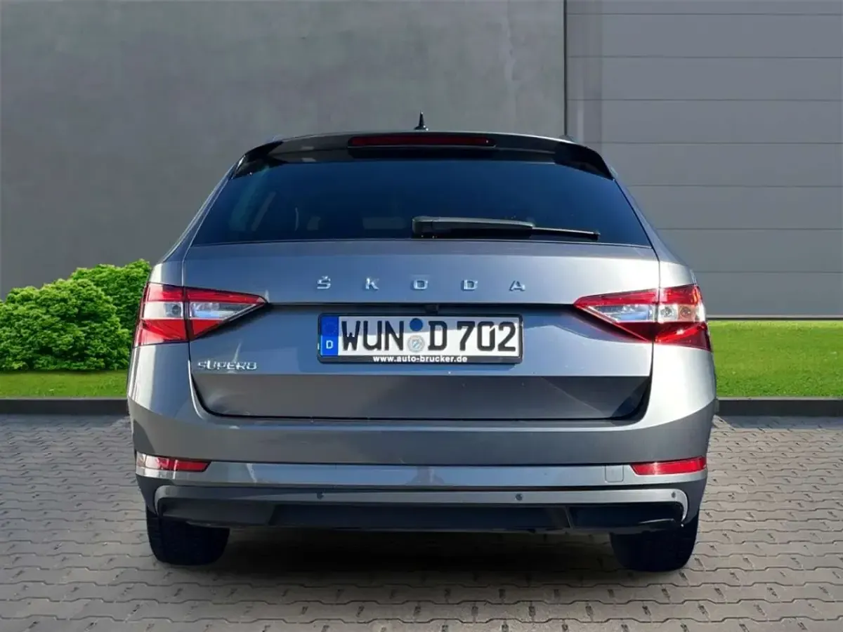 Gebraucht Skoda Superb Ambition 200 PS (147 kW) 2024 Graphite grau metallic Kombi