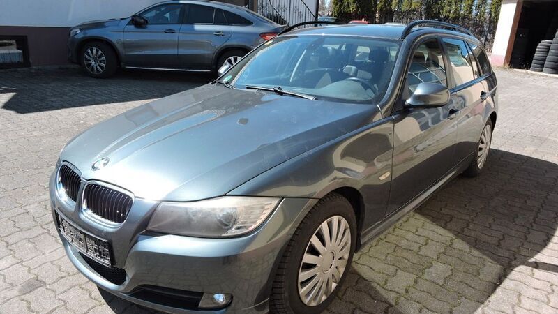 Grau Gebraucht 2009 BMW 318 Kombi | 2.500 € (Superpreis) - Bild 1/4