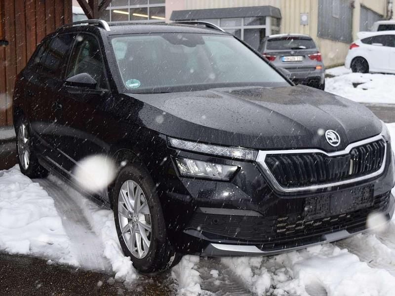 Schwarzmagic perleffekt Gebraucht 2022 Skoda Kamiq Style SUV | 21.900 € (Fairer Preis) - Bild 1/4