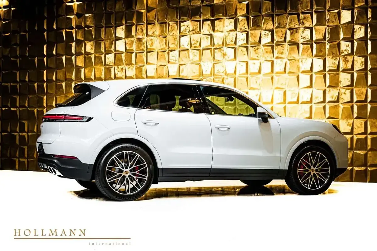 Nouă Porsche Cayenne 475 CP (349 kW) 2026 Alb SUV