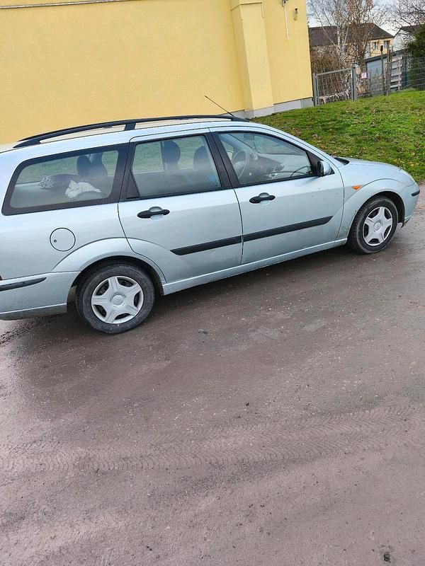 Second-hand Ford Focus 100 CP (73 kW) 2003 Andere farben Break