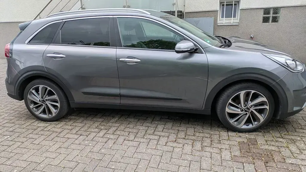 Gebraucht Kia Niro Spirit 141 PS (103 kW) 2019 Grau SUV