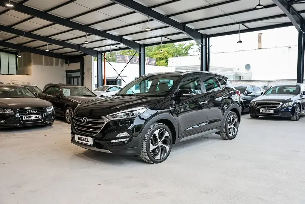 Gebraucht Hyundai Tucson Premium 141 PS (103 kW) 2016 Schwarz SUV