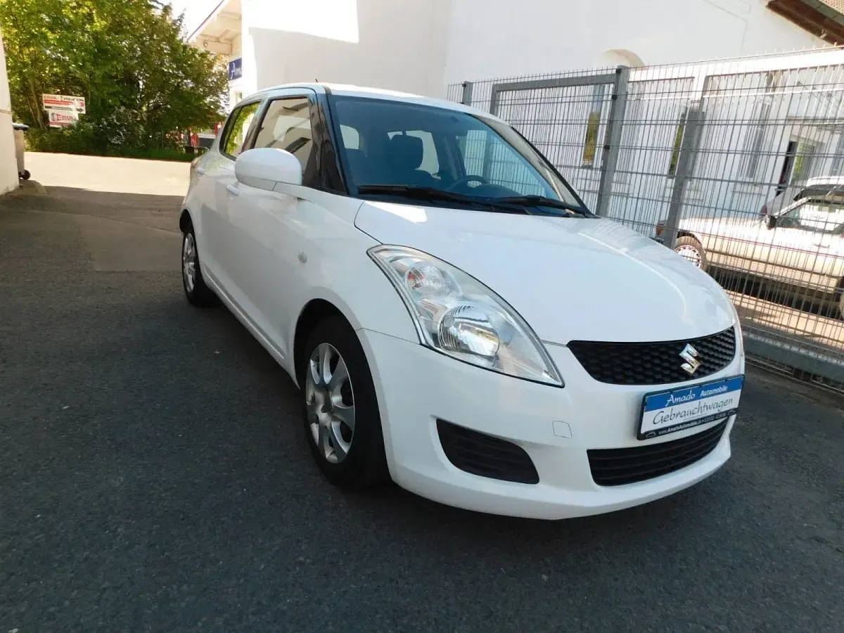 Gebraucht Suzuki Swift Club 94 PS (69 kW) 2012 Weiß Kleinwagen