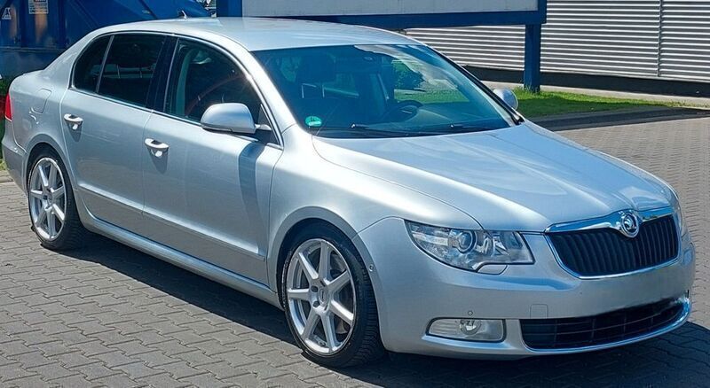 Silber Gebraucht 2008 Skoda Superb Ambition Limousine | 5.500 € (Guter Preis) - Bild 1/4