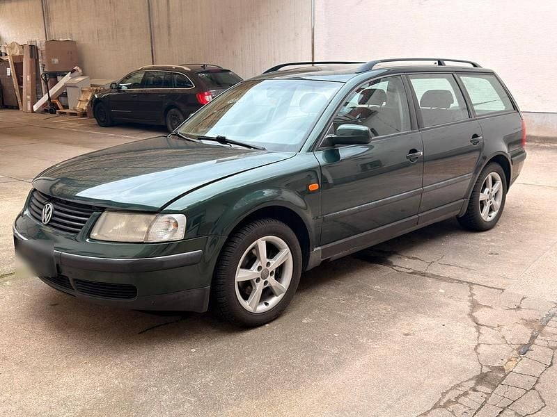 Gebraucht VW Passat Basis 125 PS (91 kW) 1997 Grün Kombi