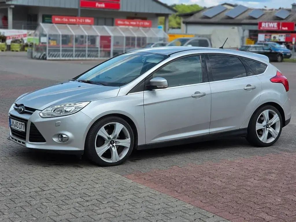 Używany Ford Focus Titanium 163 KM (119 kW) 2011 Szary Sedan/Limuzyna