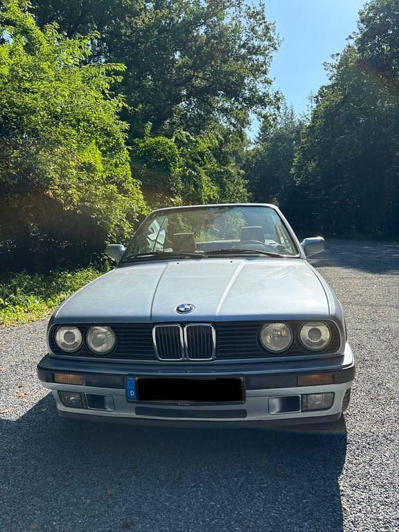 Gebraucht BMW 318 Basis 116 PS (85 kW) 1991 Blau Cabrio