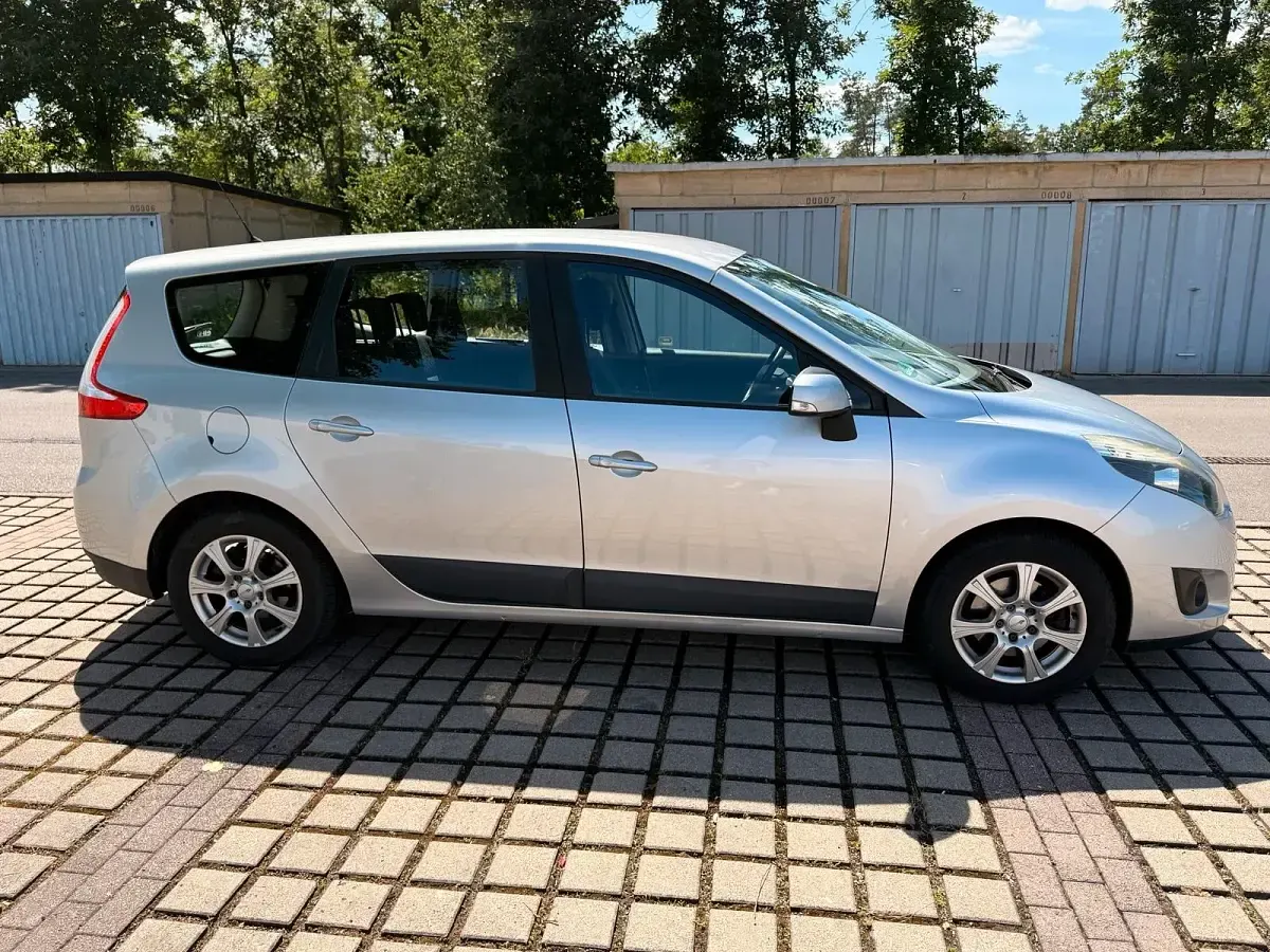 Gebraucht Renault Scenic E-Tech 110 PS (80 kW) 2009 Silber Van / Kleinbus