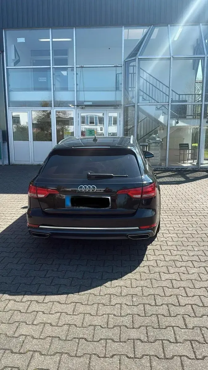 Gebraucht Audi A4 190 PS (139 kW) 2019 Schwarz Kombi