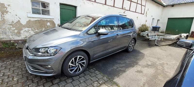 Grau Gebraucht 2018 VW Golf Sportsvan Join Van / Kleinbus | 15.500 € (Guter Preis) - Bild 1/4