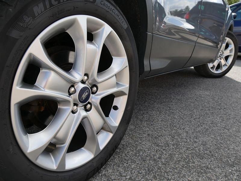 Gebraucht Ford Kuga Titanium 150 PS (110 kW) 2014 Grau SUV