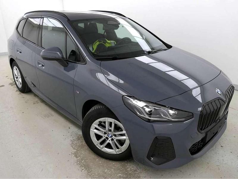 Gebraucht BMW 220 M Sport 170 PS (125 kW) 2024 Sparkling kupfergrau metallic Van / Kleinbus