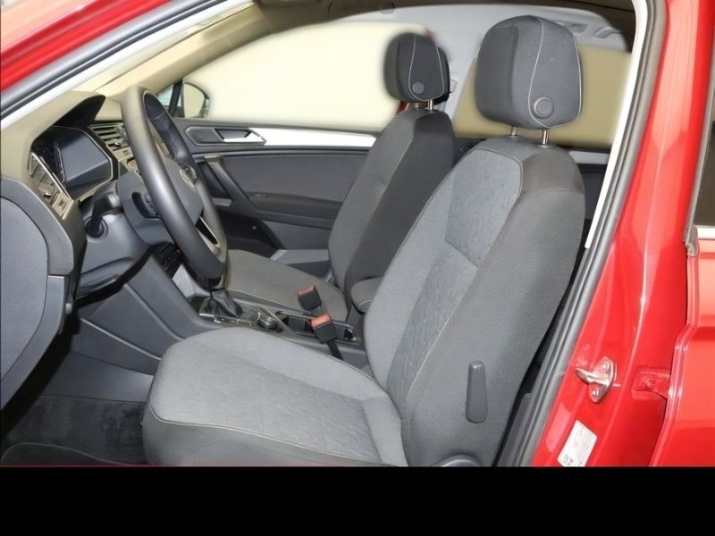 Gebraucht VW Tiguan S 150 PS (110 kW) 2024 Rot SUV