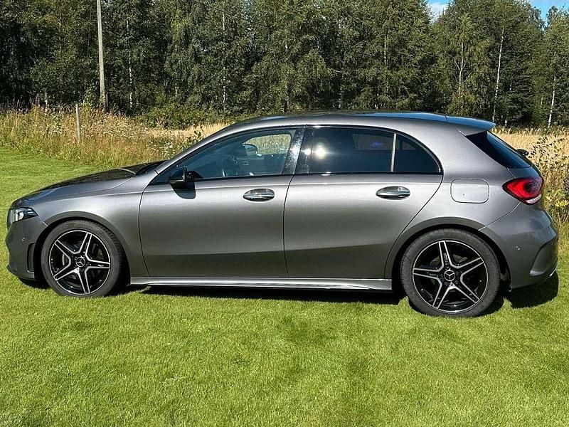 Gebraucht Mercedes A180 AMG line 116 PS (85 kW) 2019 Grau Limousine