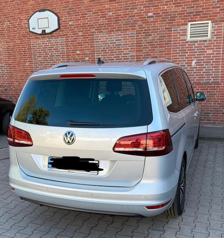 Silber Gebraucht 2017 VW Sharan Van / Kleinbus | 25.200 € (Guter Preis) - Bild 1/4