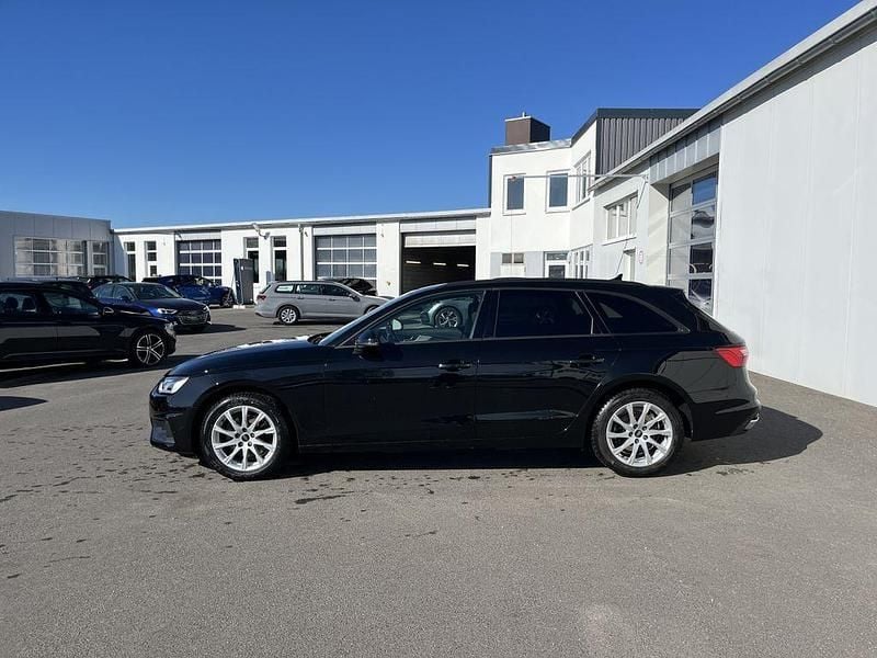Second-hand Audi A4 150 CP (110 kW) 2022 Negru Break