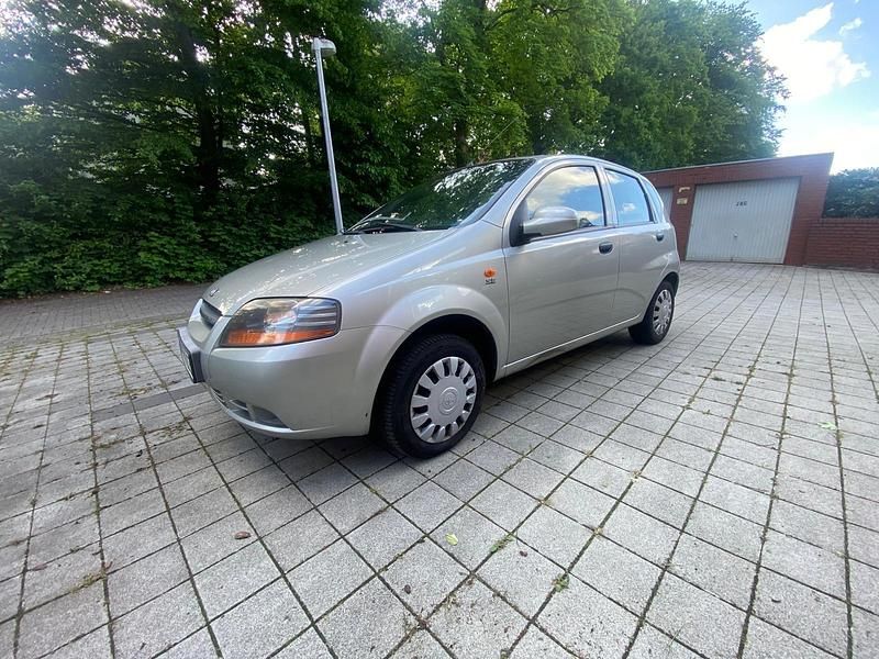 Silber Gebraucht 2004 Chevrolet Kalos Kleinwagen | 1.299 € (Guter Preis) - Bild 1/4