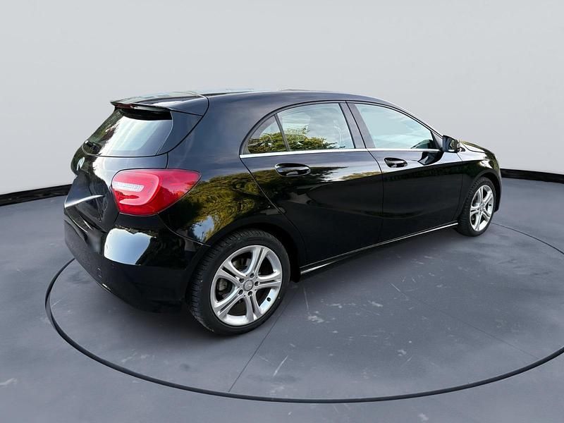 Gebraucht Mercedes A180 122 PS (89 kW) 2013 Schwarz Kleinwagen