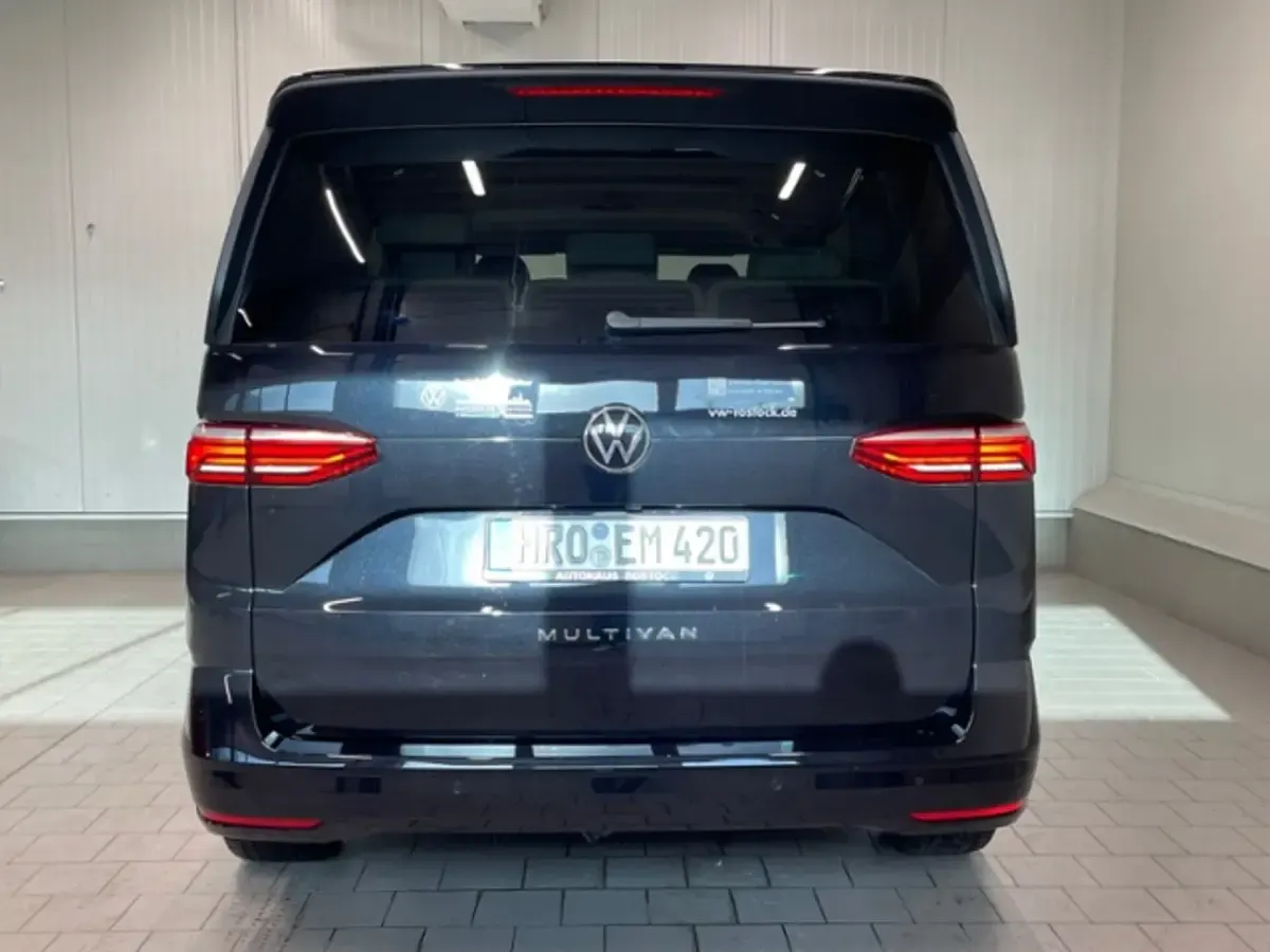 Gebraucht VW Multivan Life 150 PS (110 kW) 2024 Schwarz Van / Kleinbus