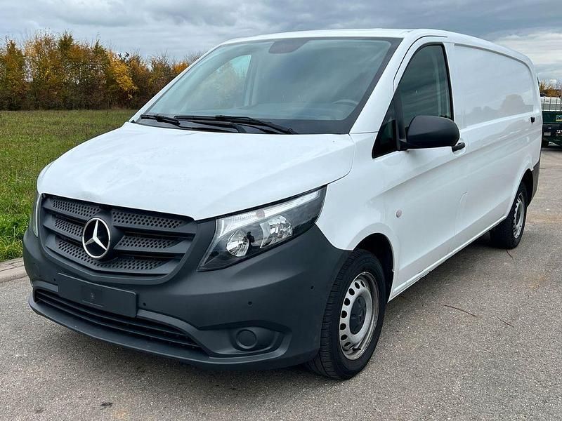 Weiß Gebraucht 2023 Mercedes Vito Van | 23.788 € - Bild 1/4