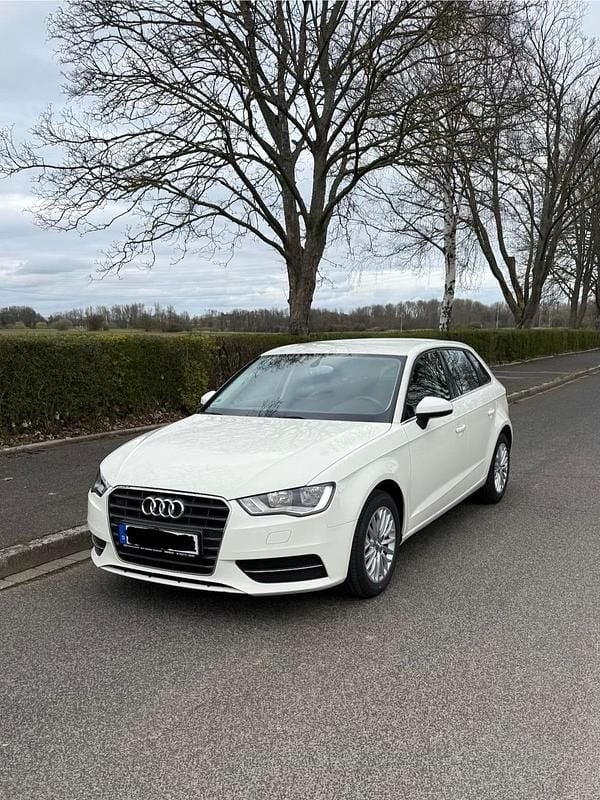 Gebraucht Audi A3 Sportback 105 PS (77 kW) 2013 Weiß Kleinwagen