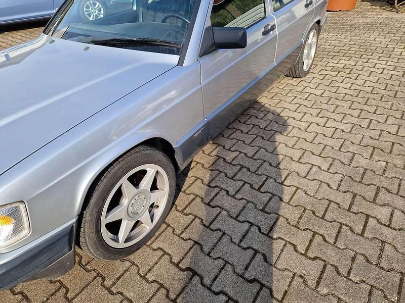 Gebraucht Mercedes 190 Sportline 109 PS (80 kW) 1991 Silber Limousine