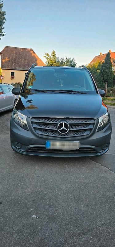 Schwarz Gebraucht 2017 Mercedes Vito Van | 25.999 € - Bild 1/4