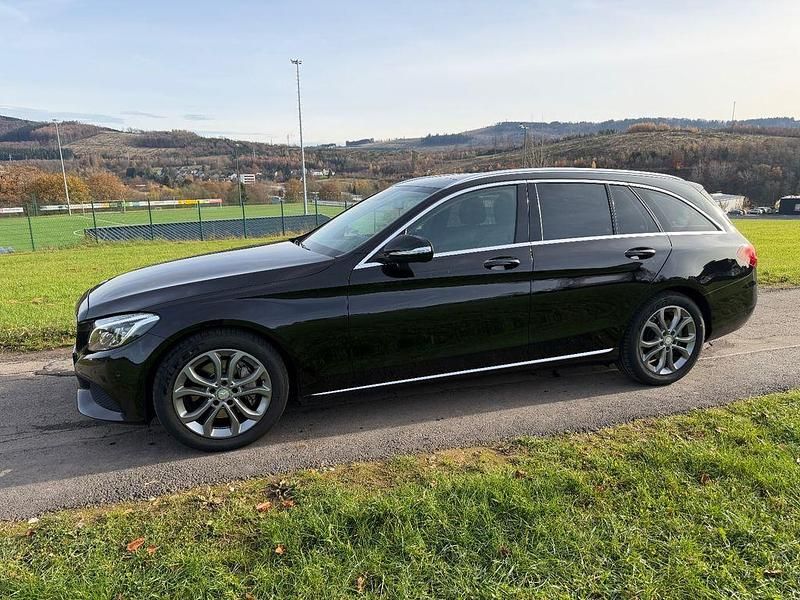 Gebraucht Mercedes C250 204 PS (150 kW) 2014 Schwarz Kombi