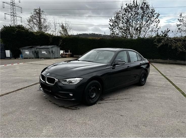 Schwarz Gebraucht 2016 BMW 318 Limousine | 6.500 € (Superpreis) - Bild 1/4