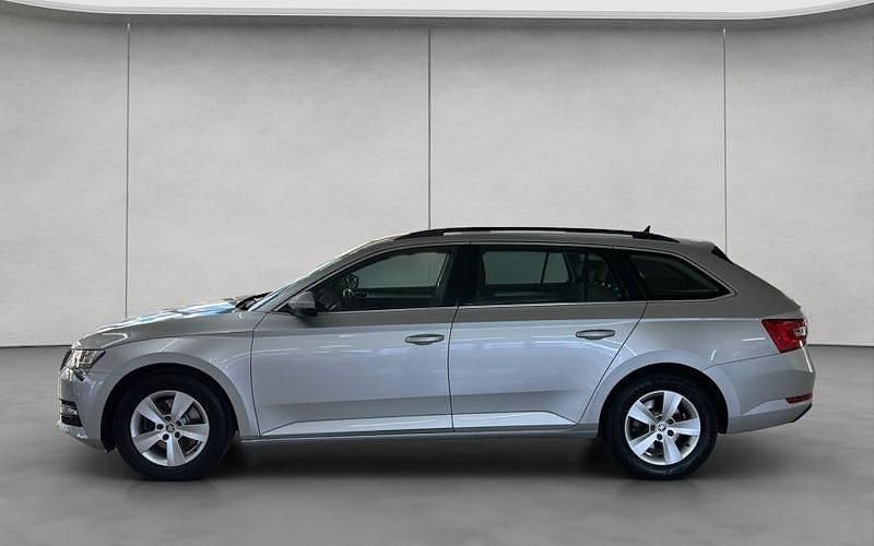 Gebraucht Skoda Superb Ambition 150 PS (110 kW) 2022 Brilliant silver metallic Kombi