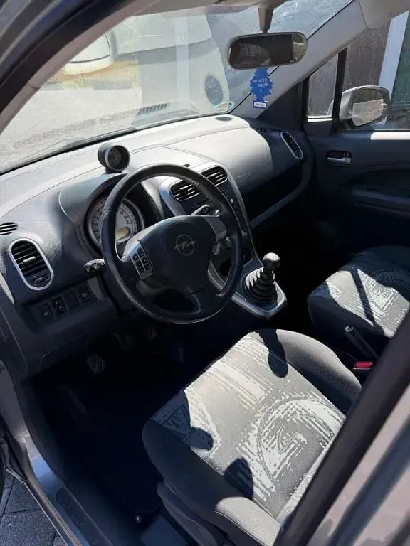 Gebraucht Opel Agila 94 PS (69 kW) 2011 Grau Kleinwagen