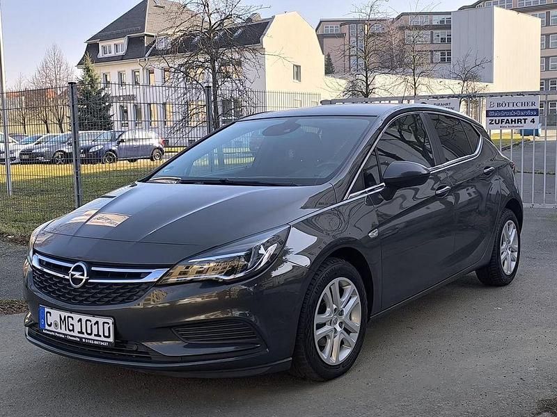 Grau Gebraucht 2016 Opel Astra Edition Limousine | 8.500 € (Fairer Preis) - Bild 1/4