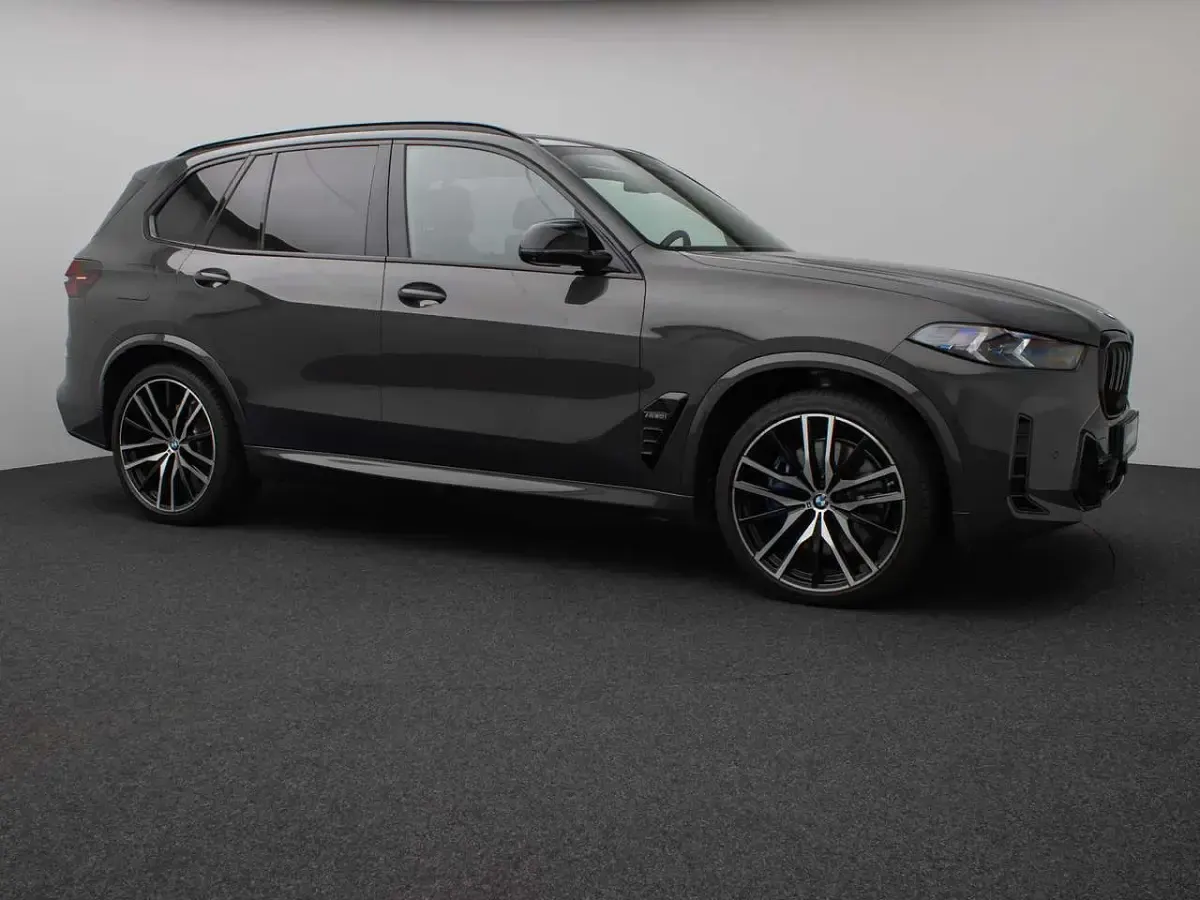 Gebraucht BMW X5 M 530 PS (389 kW) 2023 Dravitgrau metallicc36 SUV