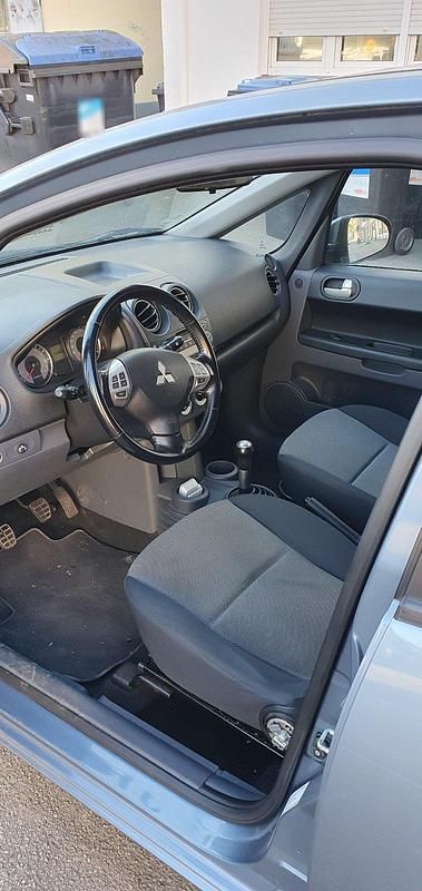 Gebraucht Mitsubishi Colt 95 PS (69 kW) 2009 Blau Kleinwagen