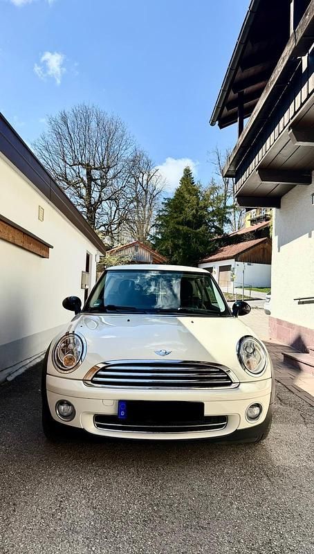 Weiß Gebraucht 2007 Mini ONE Kleinwagen | 3.900 € (Fairer Preis) - Bild 1/4