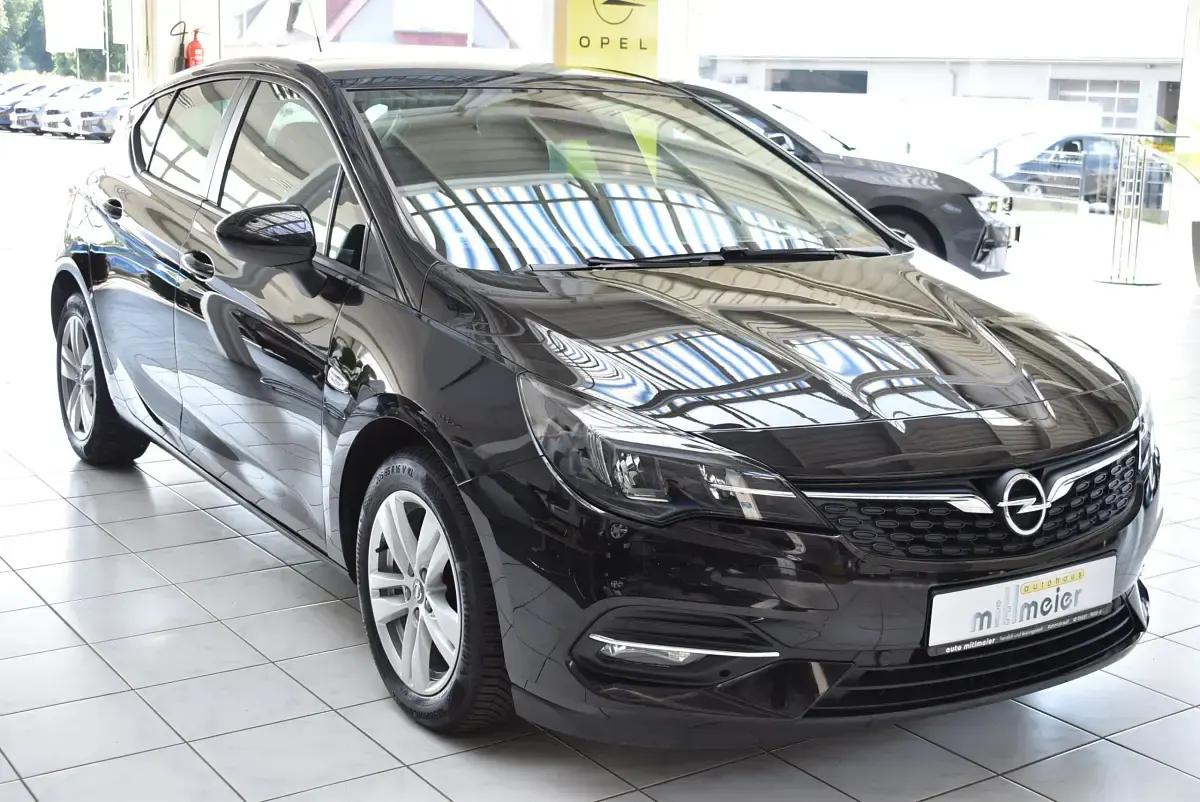 Gebraucht Opel Astra Edition 131 PS (96 kW) 2020 Schwarz onyxschwarz – met. Limousine