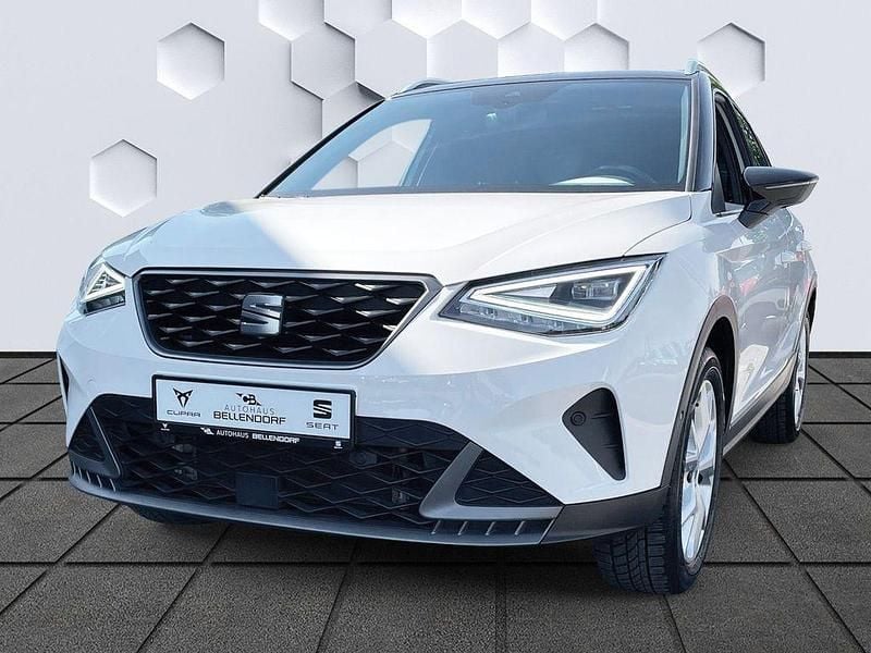 Weiß Gebraucht 2023 Seat Arona FR SUV | 22.740 € (Etwas zu teuer) - Bild 1/4