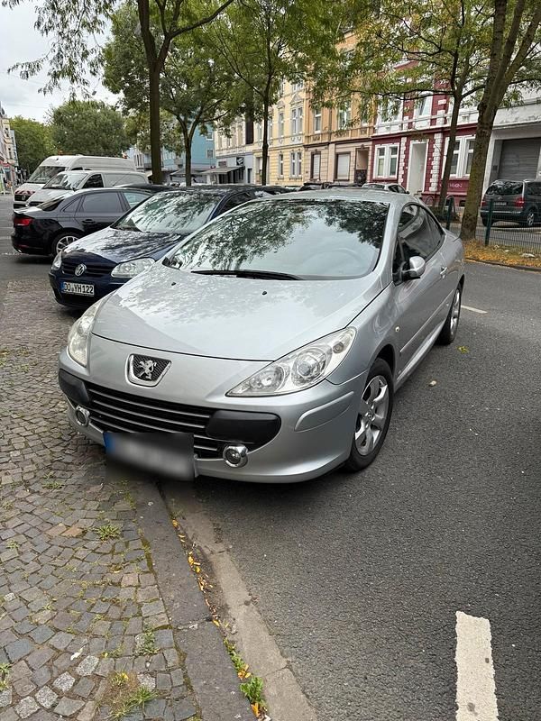 Silber Gebraucht 2005 Peugeot 307 CC Cabrio | 2.950 € (Etwas zu teuer) - Bild 1/4