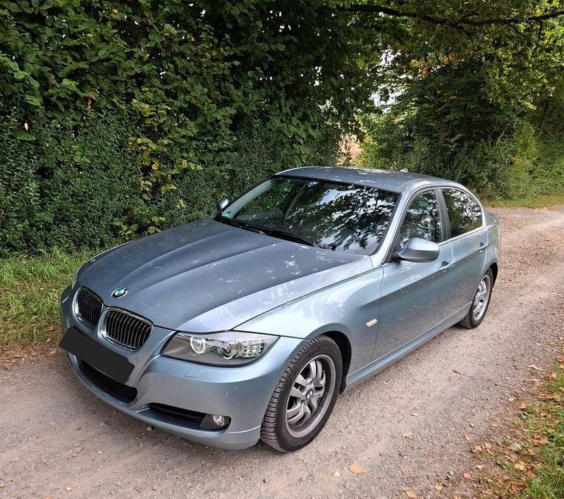 Blau Gebraucht 2010 BMW 325 Sport Line Limousine | 6.500 € (Superpreis) - Bild 1/4