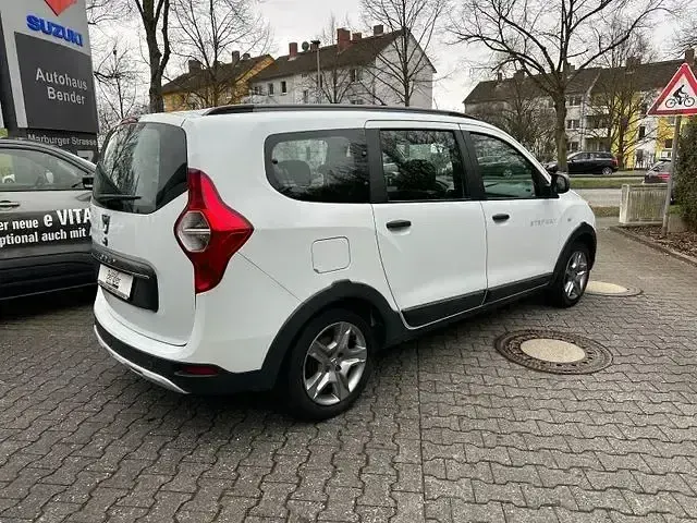 Gebraucht Dacia Lodgy Stepway 116 PS (85 kW) 2021 Weiß Van / Kleinbus