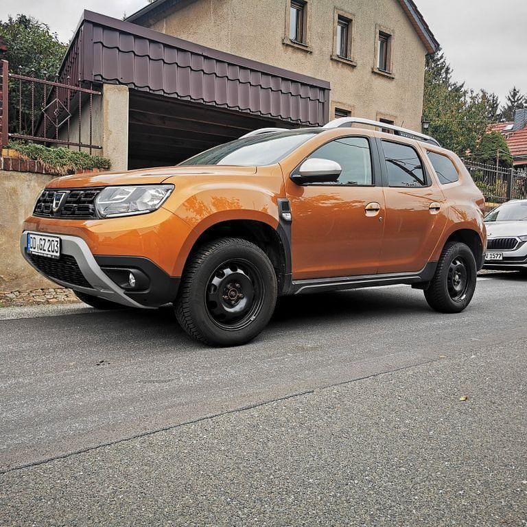 Orange Gebraucht 2018 Dacia Duster Prestige SUV | 13.900 € (Etwas zu teuer) - Bild 1/4