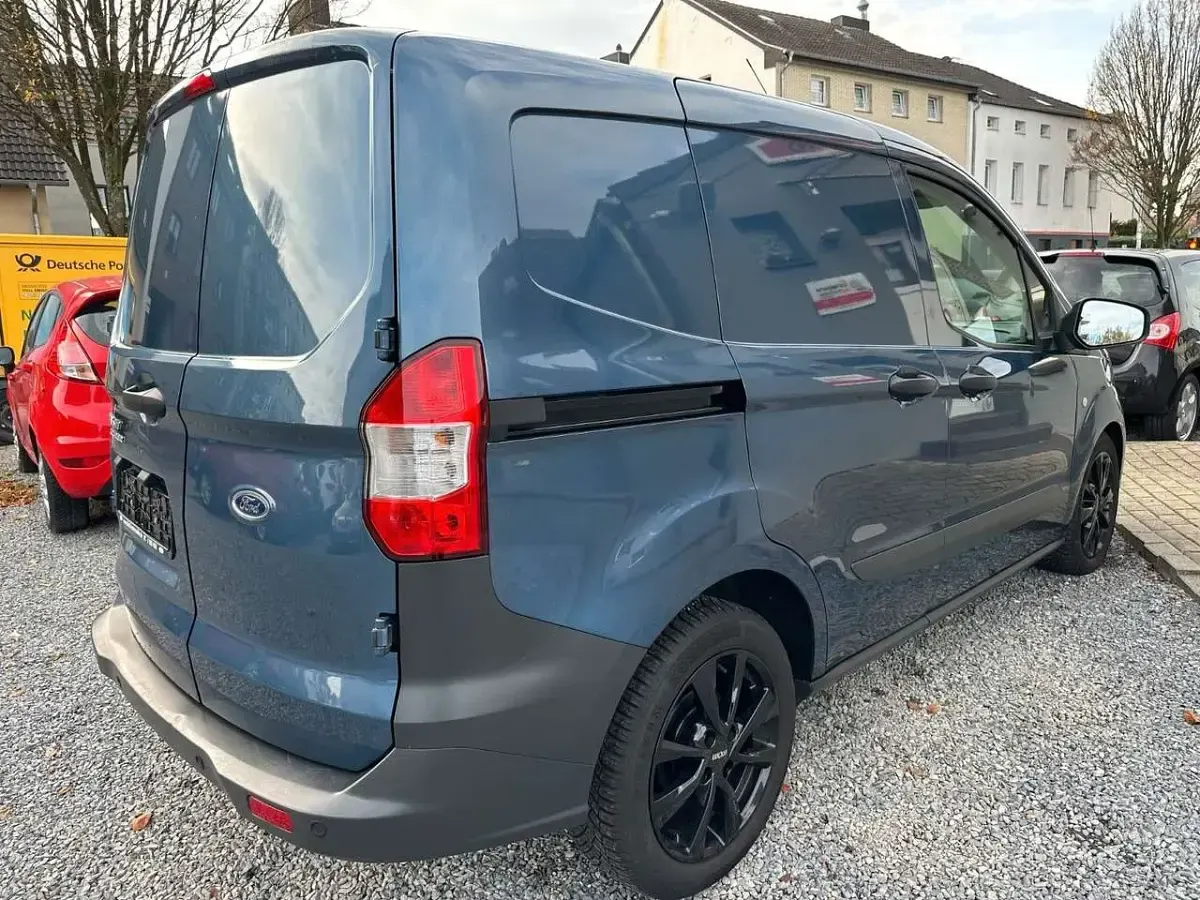 Używany Ford Transit Trend 101 KM (74 kW) 2022 Niebieski Minivan