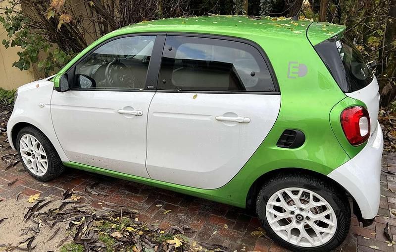 Gebraucht Smart ForFour Electric Drive Passion 60 kW (82 PS) 2017 Weiß Limousine
