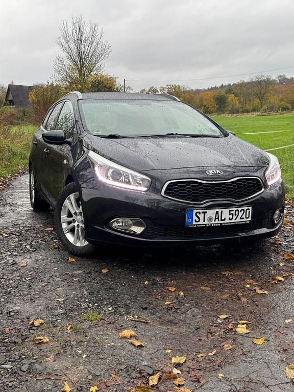 Schwarz Gebraucht 2015 Kia Ceed Sportswagon DREAM-TEAM Edition Kombi | 8.400 € (Fairer Preis) - Bild 1/4
