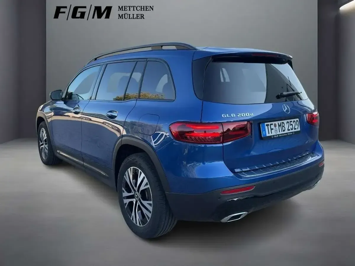 Gebraucht Mercedes GLB200 Progressive 150 PS (110 kW) 2025 Metalliclack spektralblau SUV