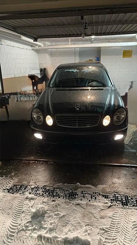 Schwarz Gebraucht 2005 Mercedes E280 Limousine | 3.300 € (Guter Preis) - Bild 1/4